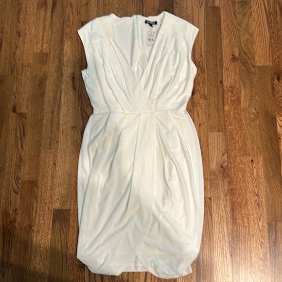 Express V-Neck Faux Wrap Pleated Mini Sheath Dress Size Small White NWT - Picture 2 of 3